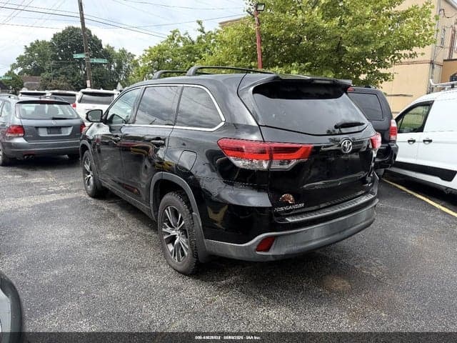 2018 TOYOTA HIGHLANDER LE 3