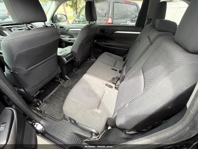 2018 TOYOTA HIGHLANDER LE 8