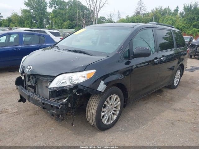 2017 TOYOTA SIENNA XLE PREMIUM 8 PASSENGER 2
