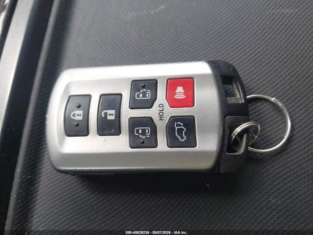 2017 TOYOTA SIENNA XLE PREMIUM 8 PASSENGER 11