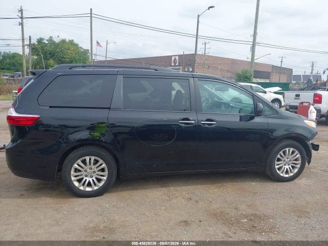 2017 TOYOTA SIENNA XLE PREMIUM 8 PASSENGER 13