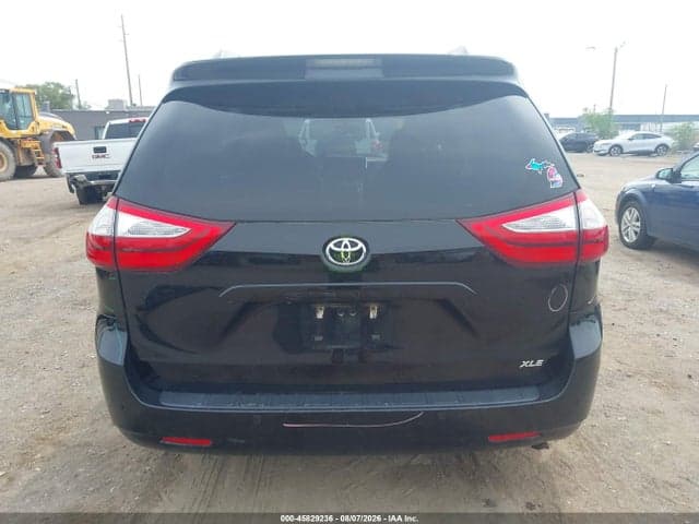 2017 TOYOTA SIENNA XLE PREMIUM 8 PASSENGER 16