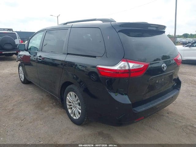 2017 TOYOTA SIENNA XLE PREMIUM 8 PASSENGER 3