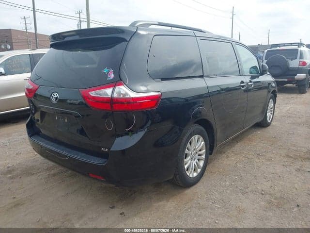 2017 TOYOTA SIENNA XLE PREMIUM 8 PASSENGER 4