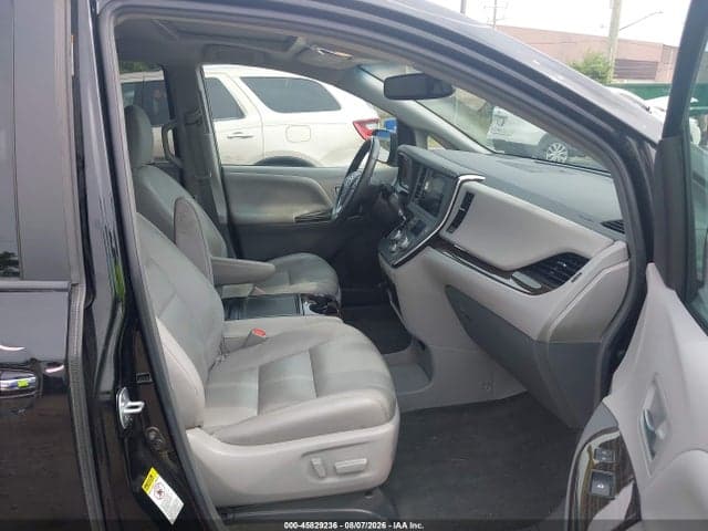 2017 TOYOTA SIENNA XLE PREMIUM 8 PASSENGER 5