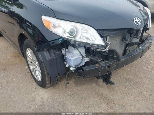 2017 TOYOTA SIENNA XLE PREMIUM 8 PASSENGER 6