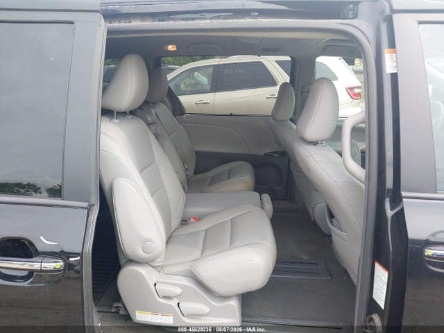 2017 TOYOTA SIENNA XLE PREMIUM 8 PASSENGER 8