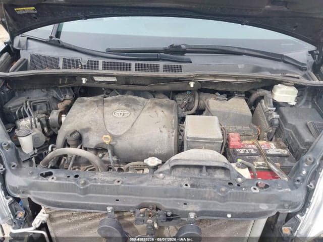 2017 TOYOTA SIENNA XLE PREMIUM 8 PASSENGER 10