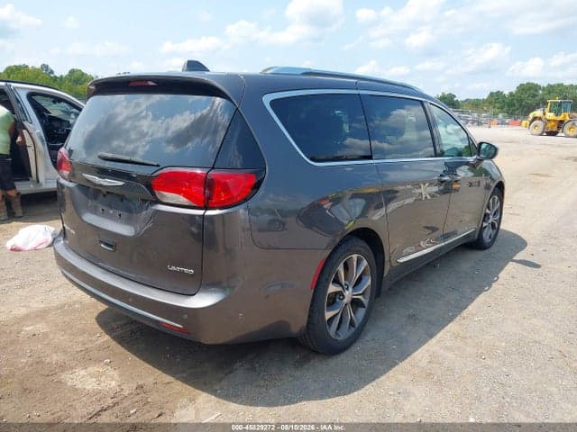 2017 CHRYSLER PACIFICA LIMITED 4