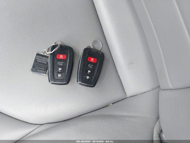 2020 TOYOTA HIGHLANDER HYBRID XLE 11