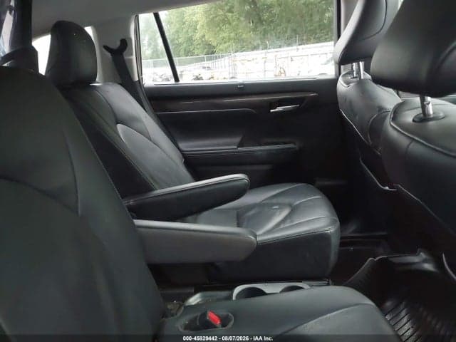 2021 TOYOTA HIGHLANDER HYBRID LIMITED 8