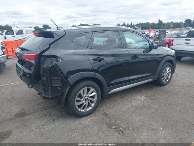 2017 HYUNDAI TUCSON SE 4