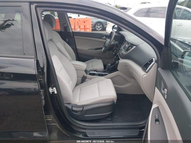 2017 HYUNDAI TUCSON SE 5