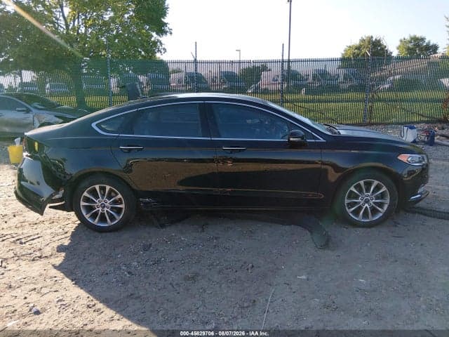 2017 FORD FUSION SE 13