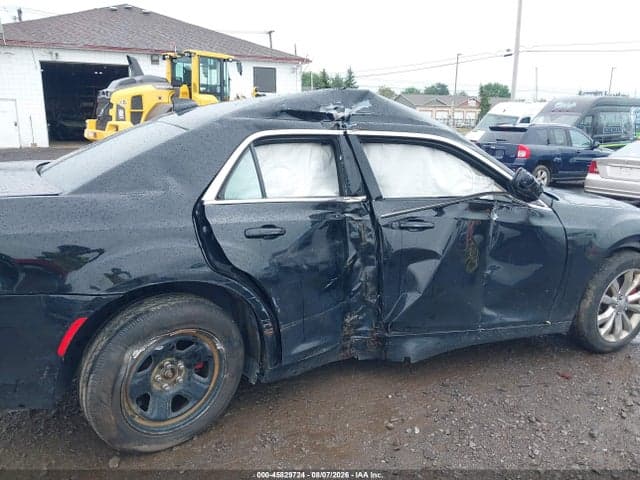 2017 CHRYSLER 300 LIMITED AWD 6