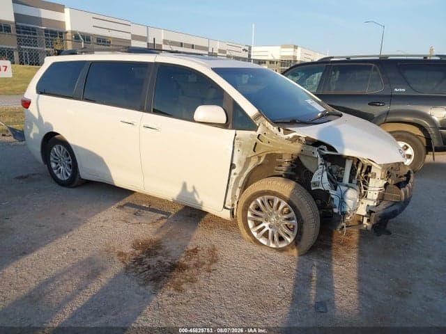 2017 TOYOTA SIENNA XLE PREMIUM 8 PASSENGER