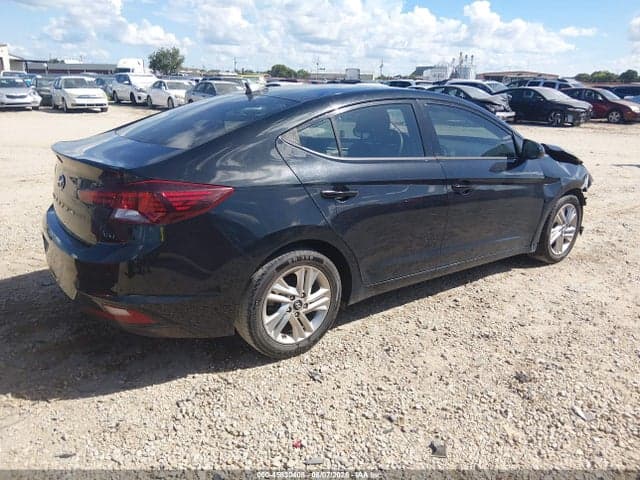 2019 HYUNDAI ELANTRA SEL 4