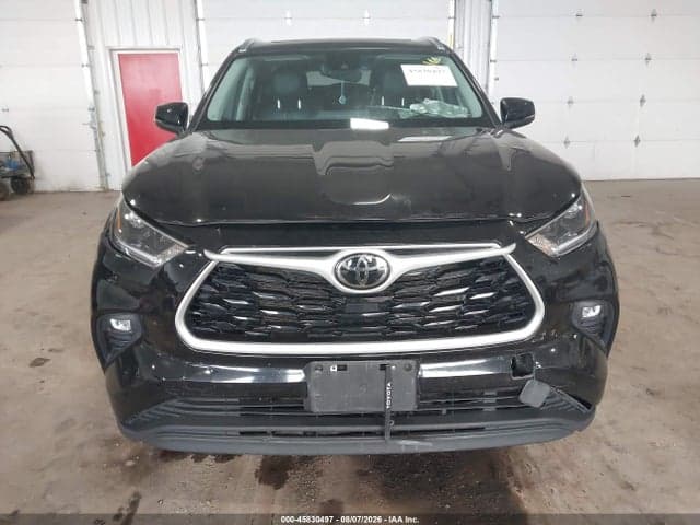2021 TOYOTA HIGHLANDER XLE 12