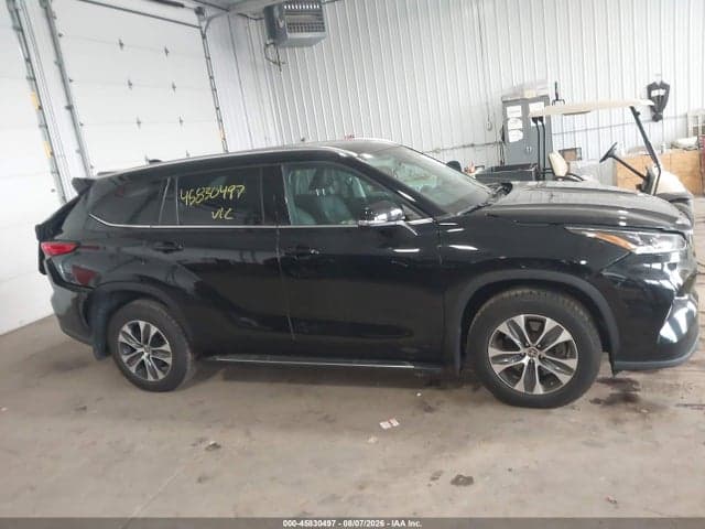 2021 TOYOTA HIGHLANDER XLE 13