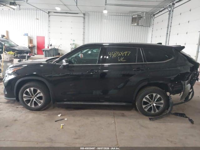 2021 TOYOTA HIGHLANDER XLE 14