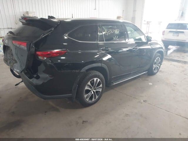 2021 TOYOTA HIGHLANDER XLE 4