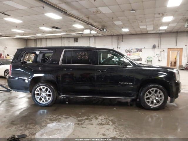 2017 GMC YUKON XL SLT 13