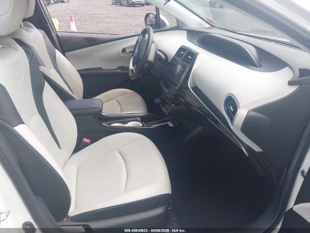 2017 TOYOTA PRIUS THREE TOURING 5