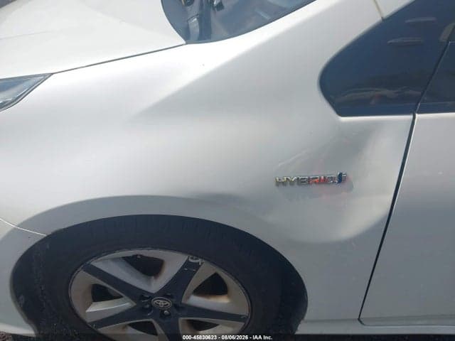 2017 TOYOTA PRIUS THREE TOURING 6