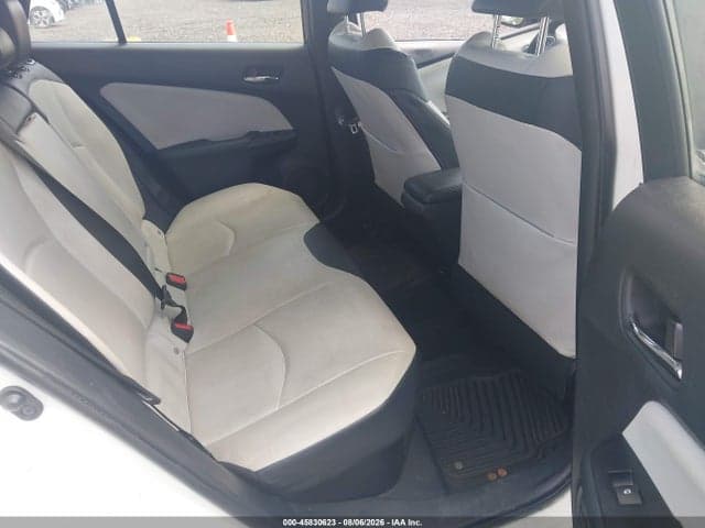 2017 TOYOTA PRIUS THREE TOURING 8