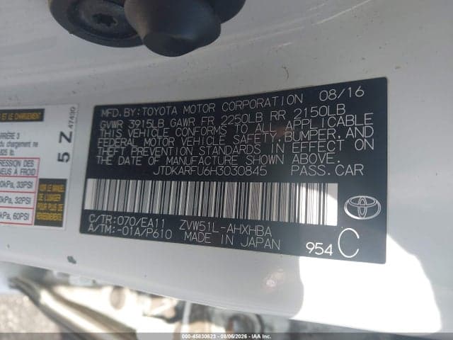 2017 TOYOTA PRIUS THREE TOURING 9
