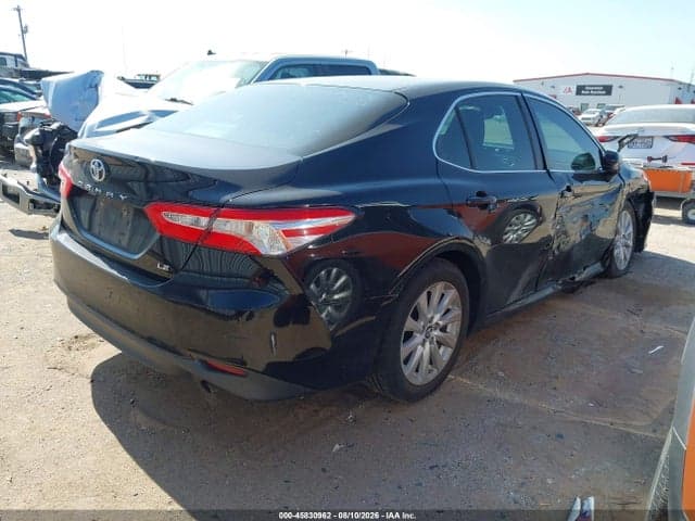 2018 TOYOTA CAMRY LE 4