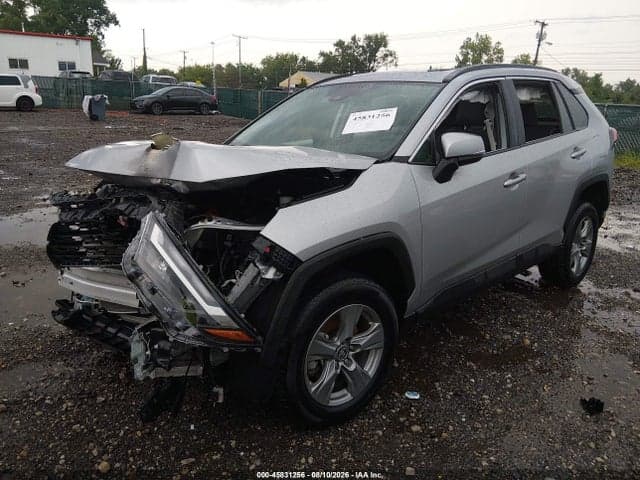 2025 TOYOTA RAV4 XLE 2