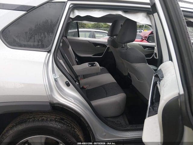 2025 TOYOTA RAV4 XLE 8