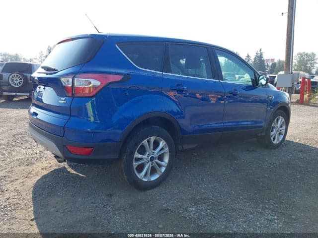 2017 FORD ESCAPE SE 4