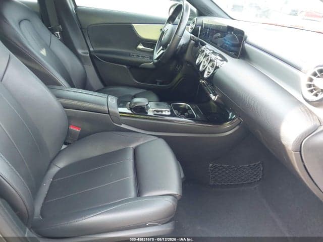 2019 MERCEDES-BENZ A 220 5