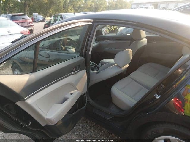 2017 HYUNDAI ELANTRA SE 8