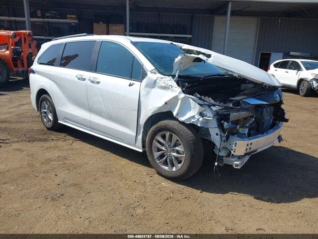 2025 TOYOTA SIENNA XLE - 1