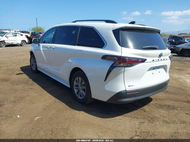 2025 TOYOTA SIENNA XLE 3