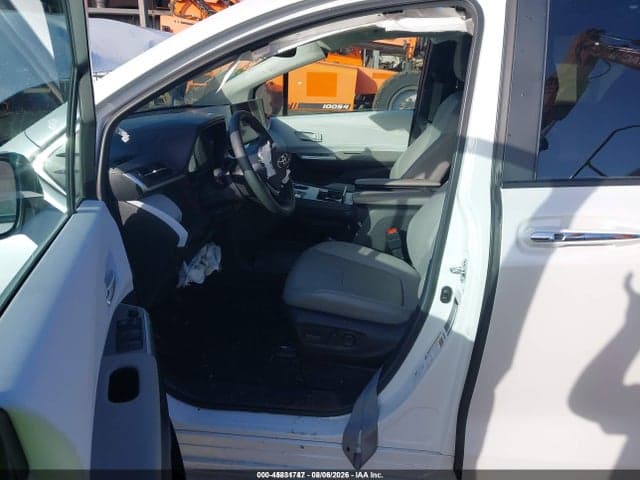 2025 TOYOTA SIENNA XLE 5