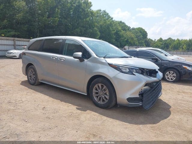 2024 TOYOTA SIENNA LE 1