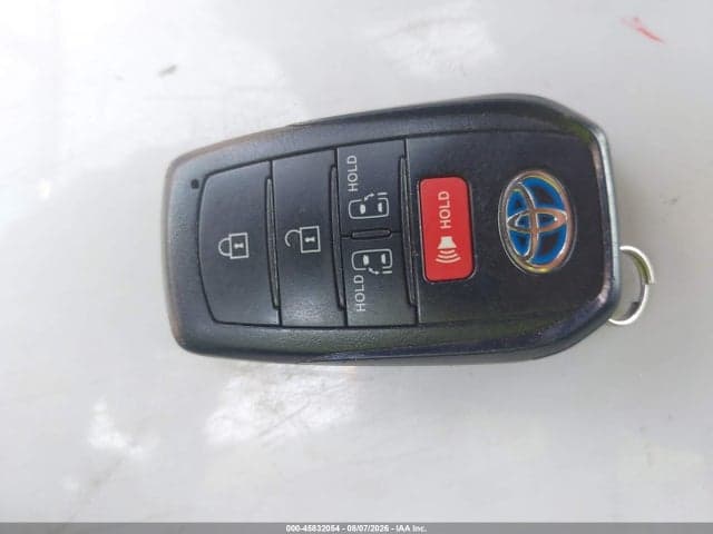 2024 TOYOTA SIENNA LE 11