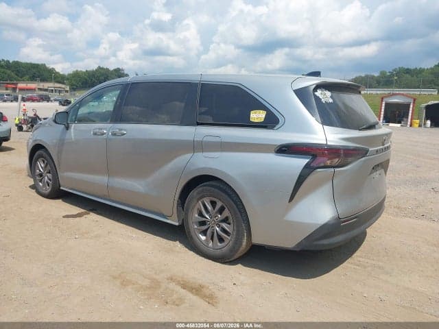 2024 TOYOTA SIENNA LE 3