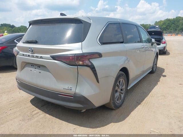 2024 TOYOTA SIENNA LE 4