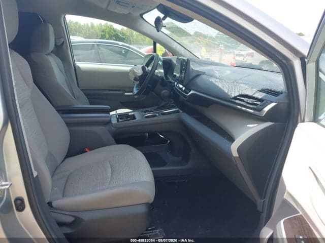 2024 TOYOTA SIENNA LE 5