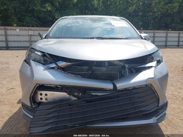 2024 TOYOTA SIENNA LE 6
