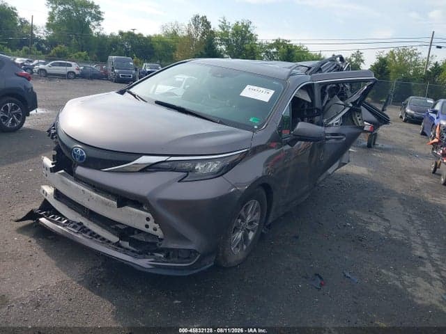 2024 TOYOTA SIENNA LE 2