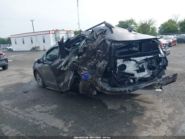 2024 TOYOTA SIENNA LE 3