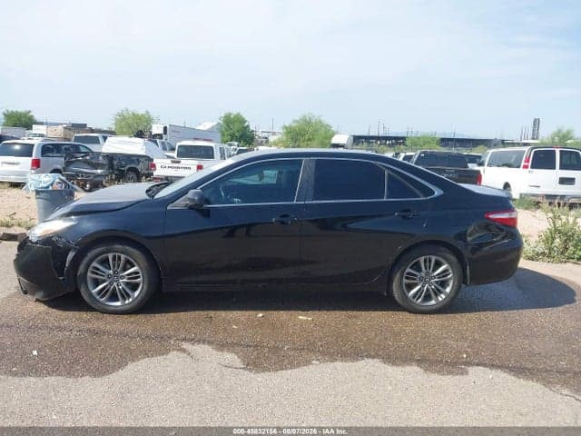 2017 TOYOTA CAMRY SE 14