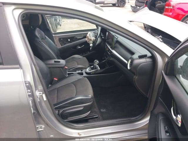 2023 KIA FORTE GT-LINE 5