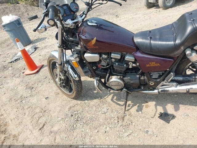 1982 HONDA VF750 C 9